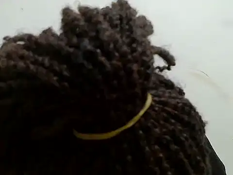 prettybeee online show from October 12, 2025, 1:51 am