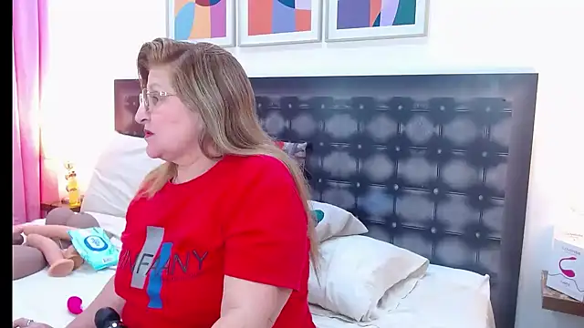 Snapshot of sandra_20 chatting on April 20, 2026, 7:48 pm sandra 20 online show from April 20, 2026, 7:48 pm