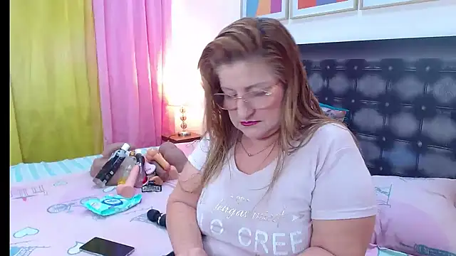 Snapshot of sandra_20 chatting on May 21, 2026, 10:45 am sandra 20 online show from May 21, 2026, 10:45 am