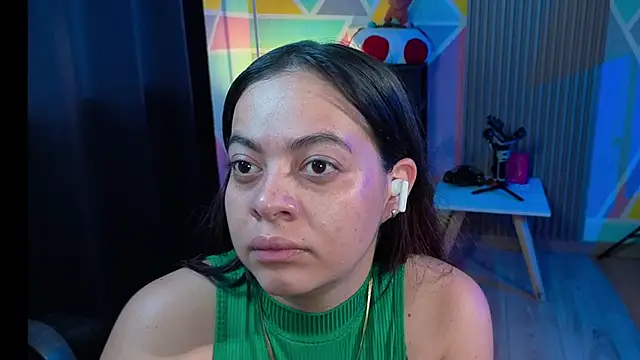 Cuttiealice online show from October 4, 2025, 11:45 am