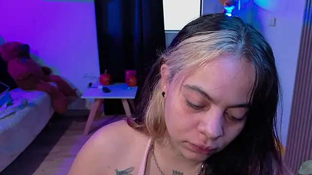 Cuttiealice online show from November 15, 2025, 11:47 am