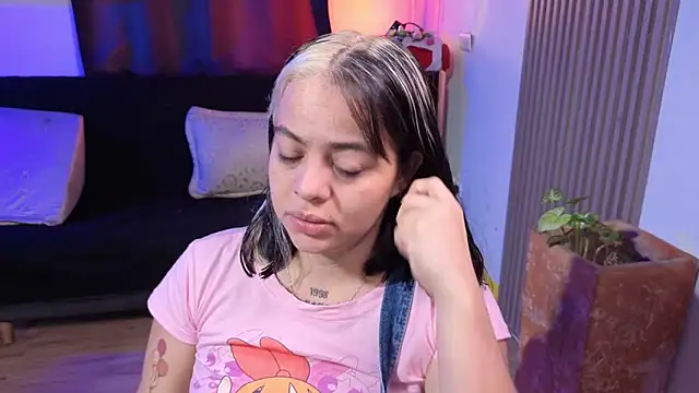 Cuttiealice online show from December 21, 2025, 1:35 pm