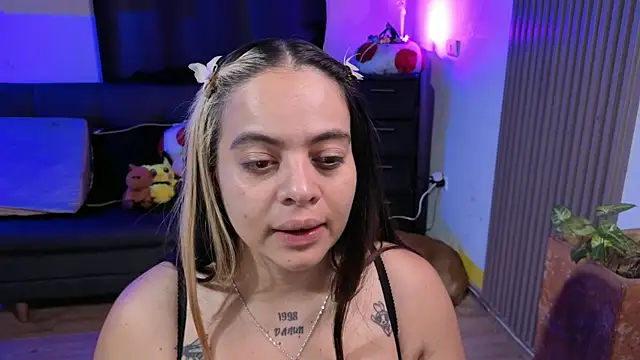 Cuttiealice online show from December 15, 2025, 12:33 pm