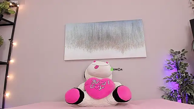 Briana Wells  online show from October 15, 2025, 2:14 pm