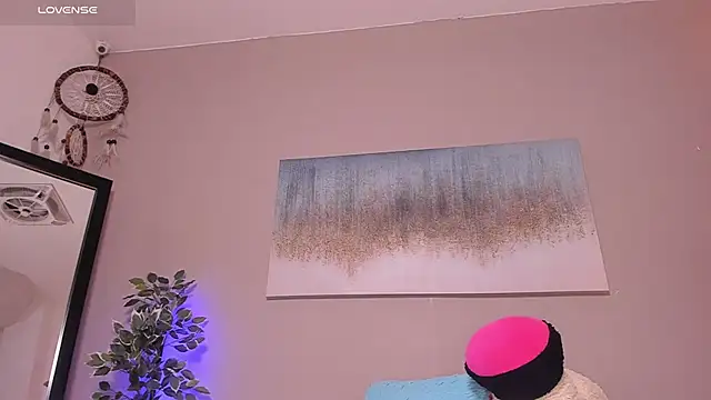 Briana Wells  online show from February 28, 2026, 1:44 pm