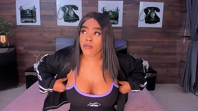 Briana Wells  online show from July 2, 2026, 12:22 pm