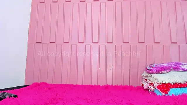 Briana Wells  online show from October 7, 2025, 1:23 pm