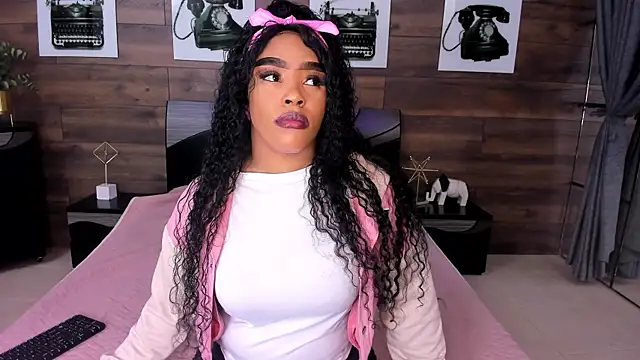 Briana Wells  online show from July 3, 2026, 12:33 pm