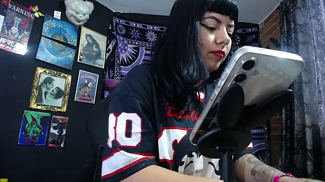 Snapshot of Yourmadame_P chatting on July 29, 2026, 9:25 pm Yourmadame P online show from July 29, 2026, 9:25 pm