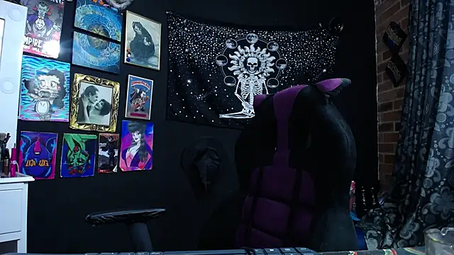 Yourmadame P online show from March 3, 2025, 10:42 pm