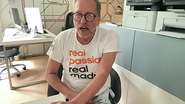 Snapshot of drefman chatting on July 23, 2026, 10:12 am drefman online show from July 23, 2026, 10:12 am
