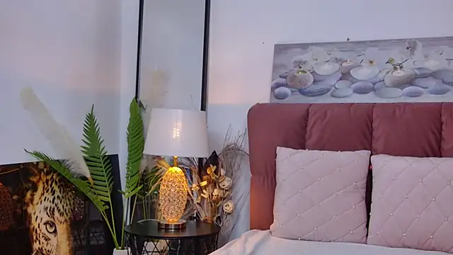 NicolLopeze online show from January 28, 2025, 5:56 pm