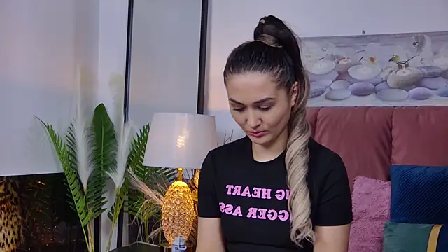 NicolLopeze online show from February 21, 2025, 5:31 pm