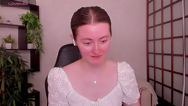 Snapshot of KateCuddle chatting on July 2, 2026, 3:23 am KateCuddle online show from July 2, 2026, 3:23 am
