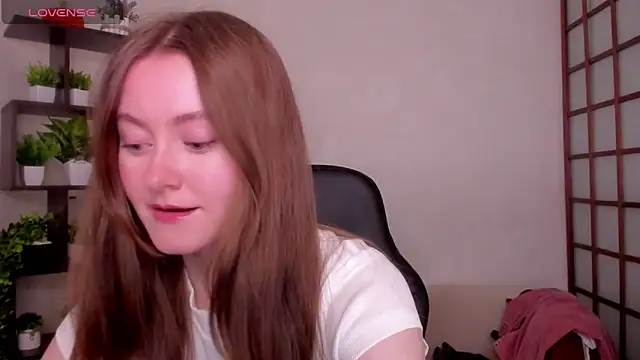 KateCuddle online show from April 10, 2026, 2:40 am