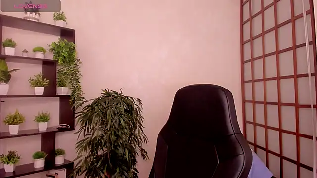 KateCuddle online show from May 28, 2026, 2:19 am