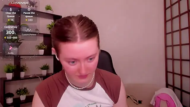 Snapshot of KateCuddle chatting on June 18, 2026, 2:10 am KateCuddle online show from June 18, 2026, 2:10 am