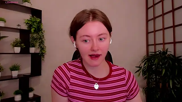 Snapshot of KateCuddle chatting on July 28, 2026, 2:19 am KateCuddle online show from July 28, 2026, 2:19 am