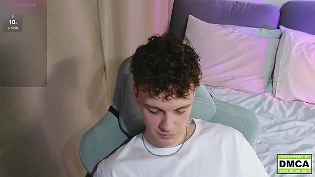 cute thomas online show from December 16, 2025, 4:00 pm