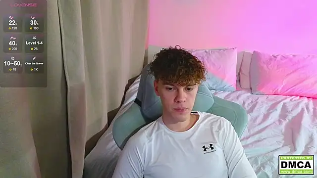 cute thomas online show from November 12, 2025, 3:49 pm