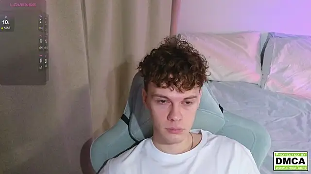 cute thomas online show from December 17, 2025, 3:50 pm