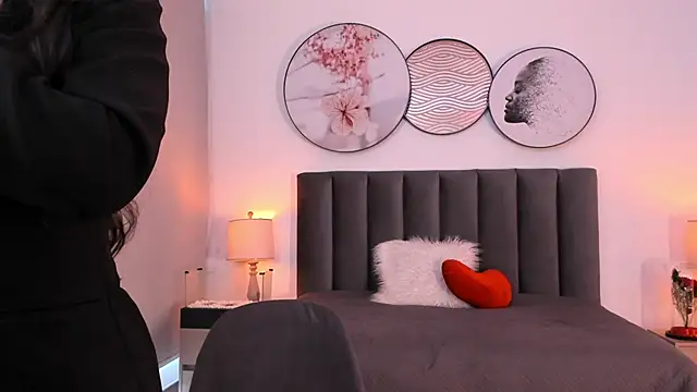 SaharaGarcia   online show from September 25, 2025, 7:53 pm