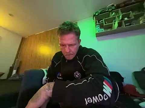 steveindahouse online show from November 14, 2025, 3:37 pm