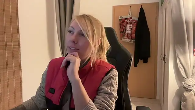 LaraPunkt online show from February 8, 2025, 6:11 pm