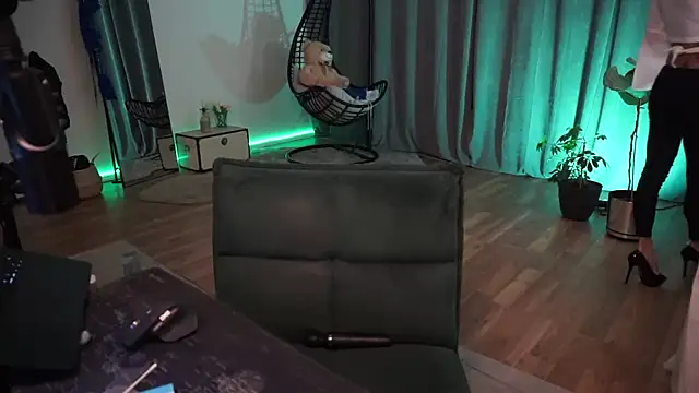 LaraPunkt online show from October 3, 2025, 7:43 am