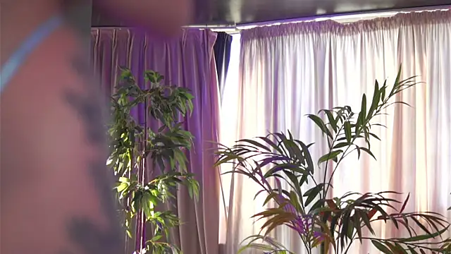 HotSkinnyX online show from September 19, 2025, 6:17 am