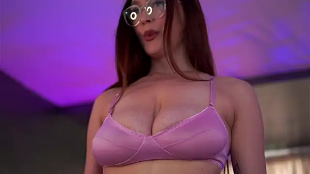 HotSkinnyX online show from September 9, 2025, 5:06 am