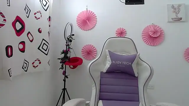 InocentHeaven1 online show from December 17, 2025, 1:05 pm