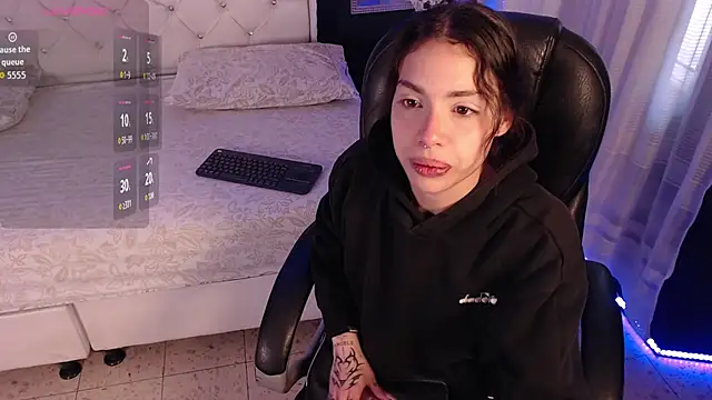 Snapshot of LiaVillalobos chatting on October 15, 2025, 12:57 pm LiaVillalobos online show from October 15, 2025, 12:57 pm