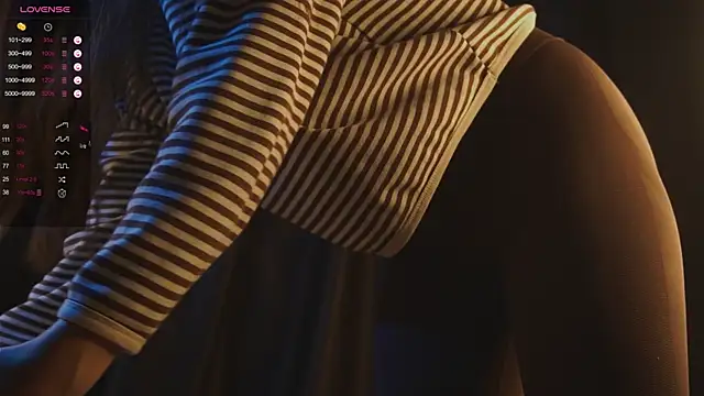 itssophiie online show from November 17, 2025, 8:13 pm