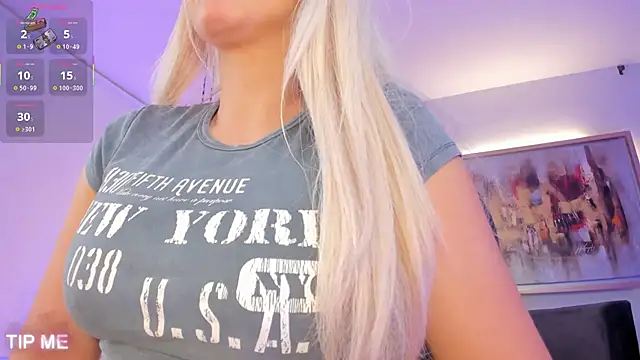 SophieBarnett online show from October 13, 2025, 11:05 pm