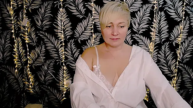 Snapshot of Olivia_playful chatting on March 3, 2025, 3:32 pm Olivia playful online show from March 3, 2025, 3:32 pm