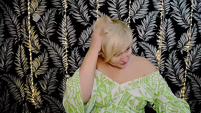 Snapshot of Olivia_playful chatting on February 24, 2025, 12:16 pm Olivia playful online show from February 24, 2025, 12:16 pm