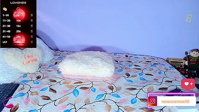 Julieth Rossi online show from September 17, 2025, 10:12 pm