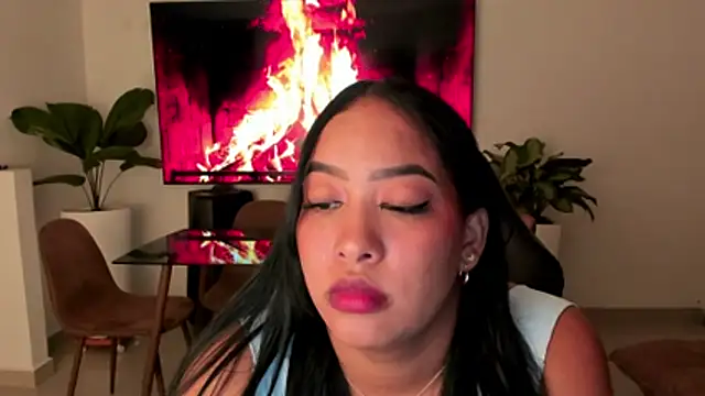 brunetenikole02 online show from April 14, 2026, 2:05 am