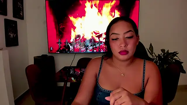 brunetenikole02 online show from October 20, 2025, 2:13 am