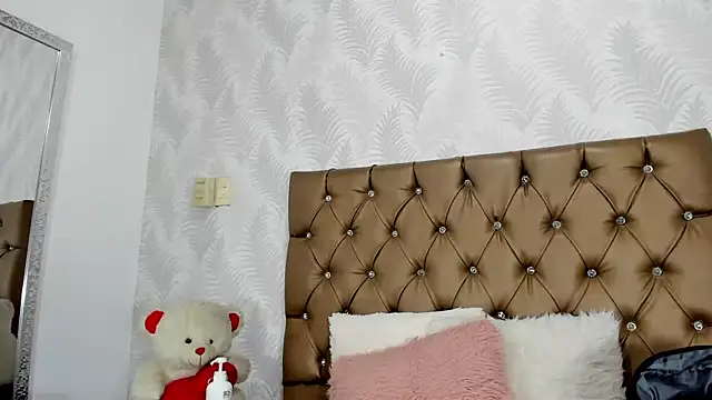 Snapshot of luna_evaa chatting on September 10, 2025, 1:54 pm luna evaa online show from September 10, 2025, 1:54 pm