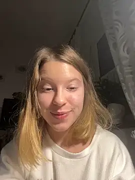 kimczii online show from December 1, 2025, 8:53 pm