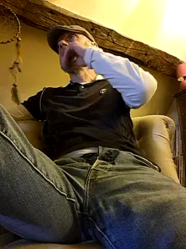 eddouxxx78 online show from April 24, 2026, 4:31 pm