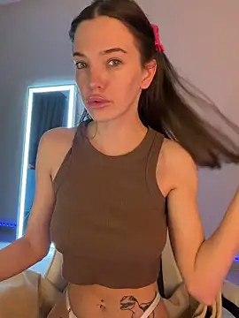 julia fly online show from March 31, 2026, 5:31 am