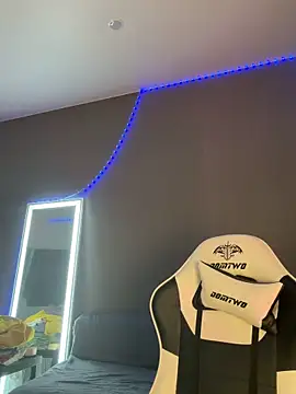 julia fly online show from February 24, 2026, 8:37 am