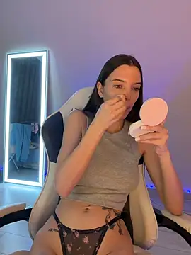 julia fly online show from March 26, 2026, 7:28 am