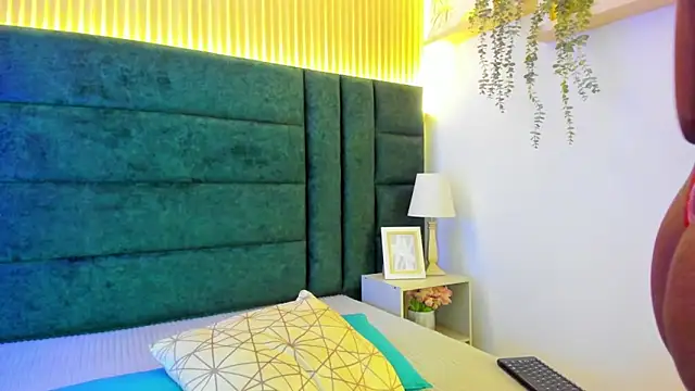 AntonellaaHot online show from March 13, 2025, 7:50 pm