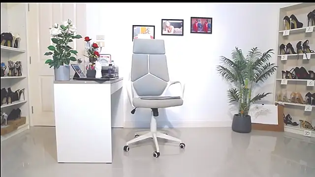 Hotbeebee online show from March 9, 2025, 3:54 am