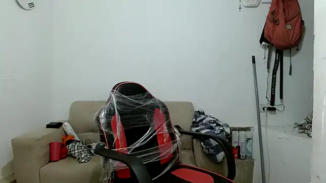 angelamarie1 online show from November 18, 2025, 9:40 pm