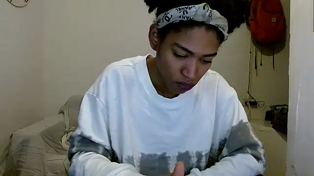 angelamarie1 online show from October 3, 2025, 11:01 am